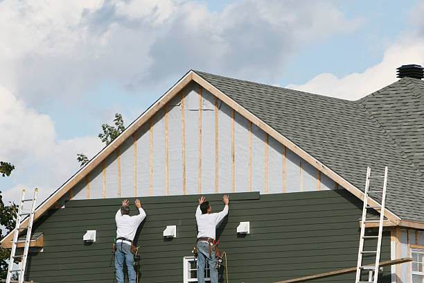 Professional Siding technician working in Bayport, MN